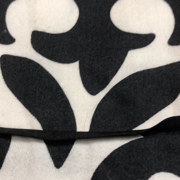 WHITE HOUSE BLACK MARKET SIZE 10 BLACK/WHITE ABSTACT PATTERN FULLY LINED SKIRT - Picture 9 of 9